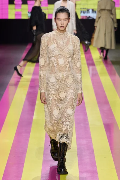 Look 48